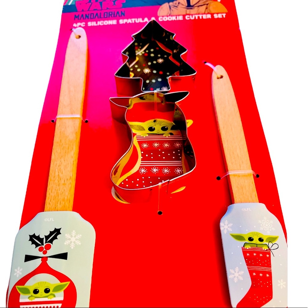 NWT Star Wars baby Yoda 4 piece silicone spatula and cookie cutter set